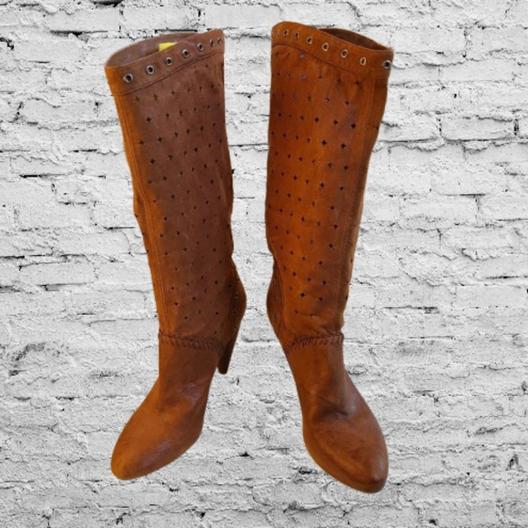 Guess Woman's High Heel Suede Boots, Size: 8.5 - Picture 2 of 16